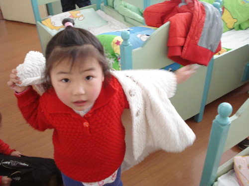 合肥市长江路幼儿园--我会穿衣服啦!