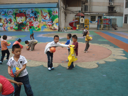 皮球怎么玩才好玩 20111012124454337.gif