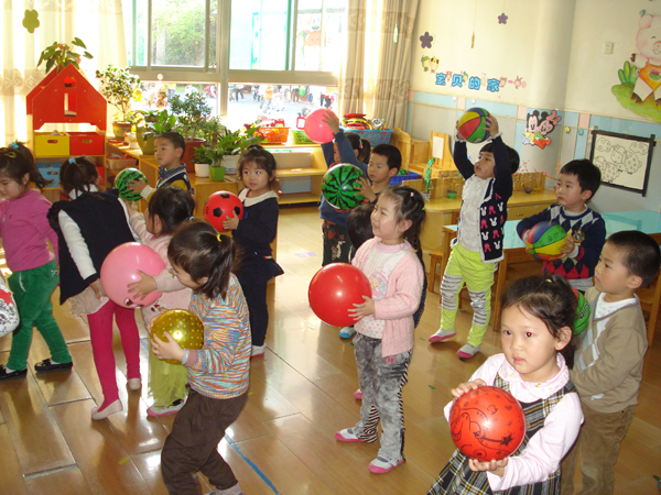 合肥市长江路幼儿园--球操