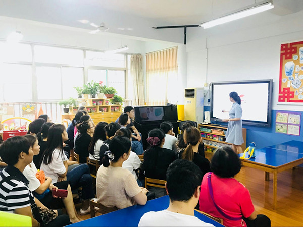 合肥市长江路幼儿园--心与心的交流,零距离的互